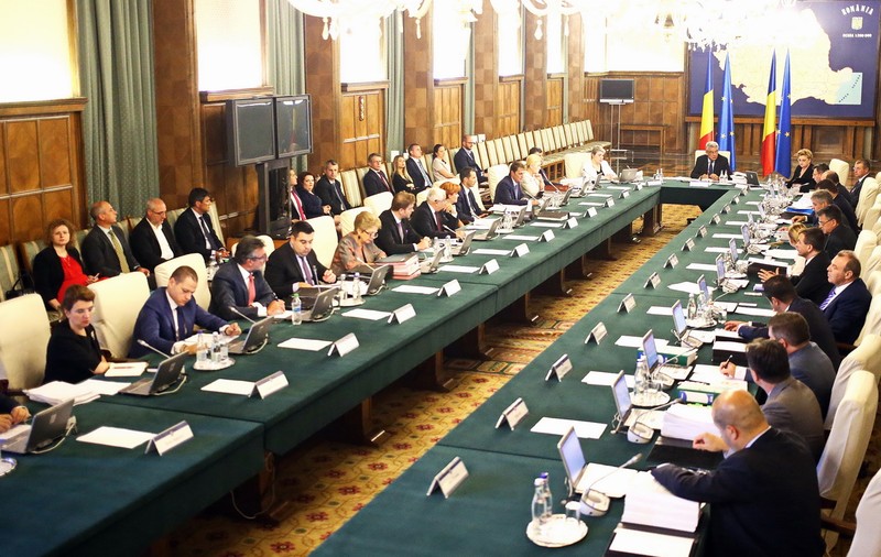 Guvernul a aprobat bugetul pe 2018. Pensiile se majorează cu 10%, iar pensia minimă crește cu 23%. Cum vor fi împărțite cele 314 miliarde de lei