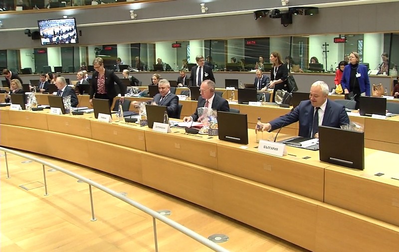 Austria a blocat aderarea României la Schengen. Olanda a votat și ea împotrivă pentru a bloca Bulgaria. Reacții