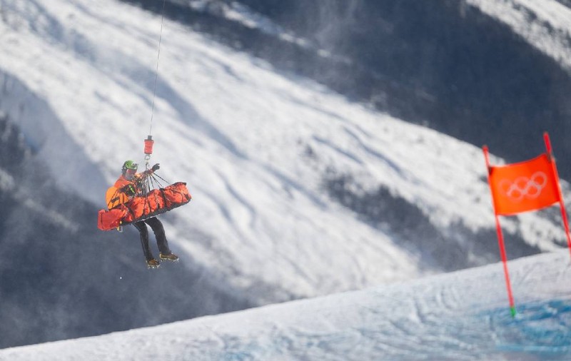 Lindsey Vonn, superstar al schiului mondial, cade tragic pe pârtie. E transportată cu elicopterul ca-n filme, pe troliu