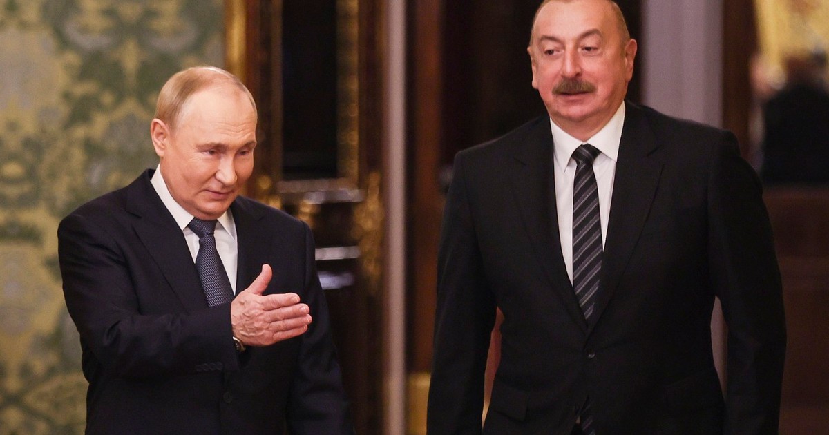Vladimir Putin (stânga) și Ilham Aliev în timpul unei reuniuni CSI în toamna anului 2024 Foto: Profimedia
