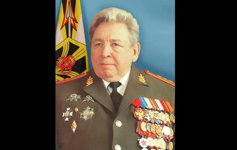 Un general de top rus a fost găsit mort în bucătăria apartamentului său, cu un pistol alături