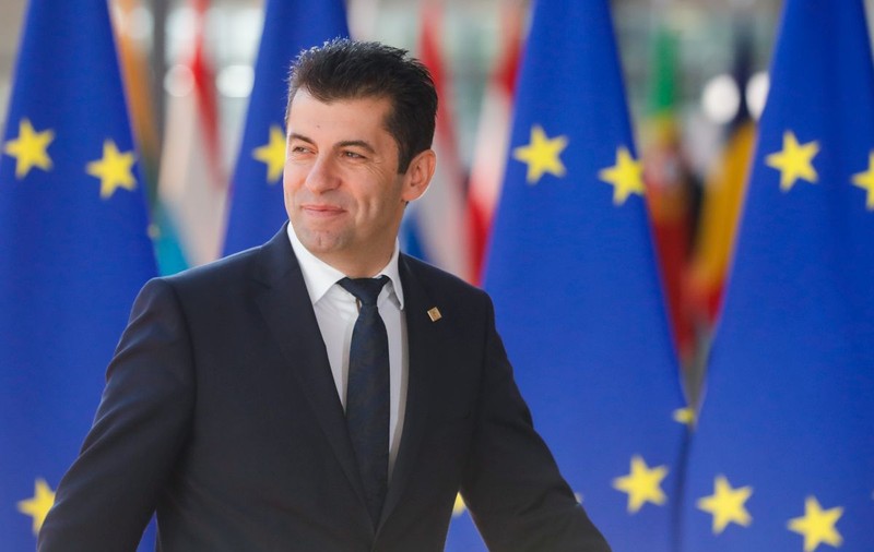 Bulgaria va expulza zeci de diplomaţi ruşi. Premierul Petkov: "Acţionau împotriva intereselor noastre"