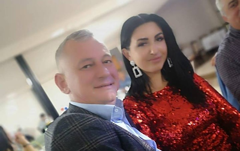 Mirela de la Insula Iubirii, la ziua de naștere a fiicei iubitului ei. Senzuală într-o rochie scurtă și roz | FOTO