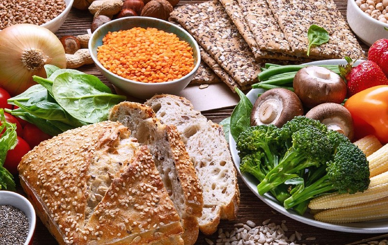 fasole, legume, salată, linte, năut, ovăz, nuci - Alimente dintr-o dietă sănătoasă, bogată în fibre, care conține antioxidanți și vitamine
