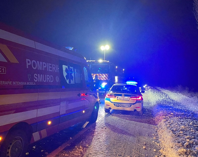 Doi copii au murit într-un accident produs pe E85, în Bacău. În mașină erau opt persoane și roțile aveau anvelope de vară