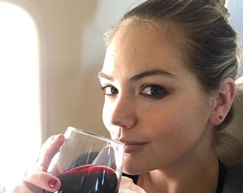 Kate Upton nu vrea să mintă pe nimeni. "N-o să vă spun că m-am antrenat și că am mâncat sănătos. E foarte greu în vacanță" | FOTO