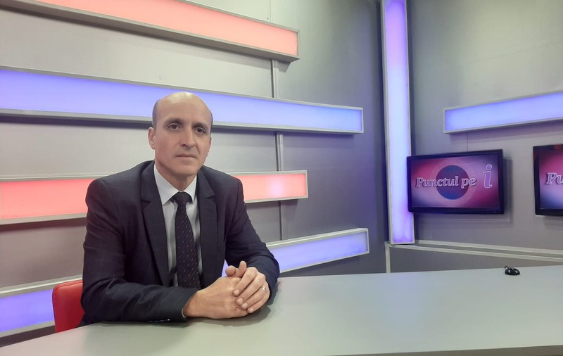 Primii dascăli sancționați pentru că au refuzat să predea online: o învățătoare din Dâmbovița și un profesor din Vrancea