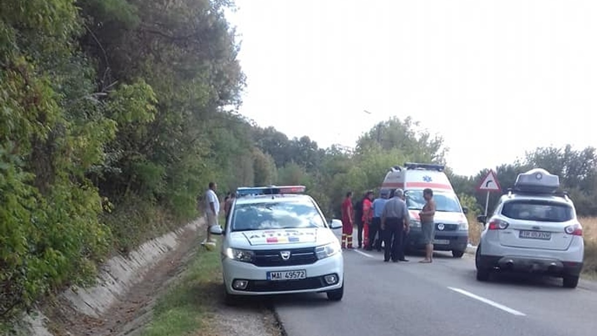 Un tânăr din Argeș s-a sinucis în fața mamei sale! S-au urcat într-o mașină de ocazie, iar el s-a aruncat din mers, în fața altui vehicul!