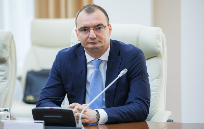Mașina prefectului de Gorj a fost oprită în trafic pentru folosirea ilegală a girofarului. Șoferul lui Iulian Popescu a rămas fără permis