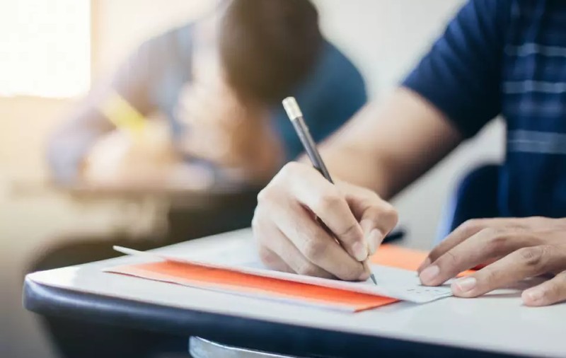 Doar jumătate dintre elevii care au terminat clasa a 8-a acum patru ani au reușit să ia în 2022 Bacalaureatul