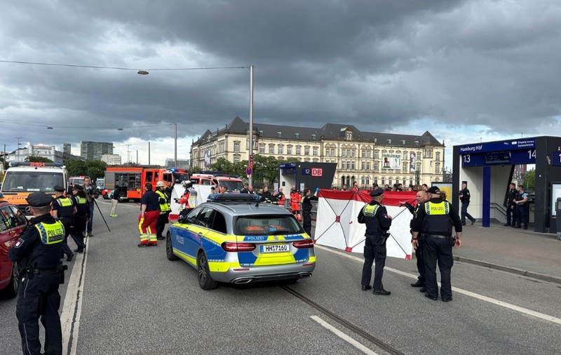 Atac cu cuțitul în gara centrală din Hamburg: 17 oameni au fost răniți, 4 sunt în stare gravă I VIDEO 