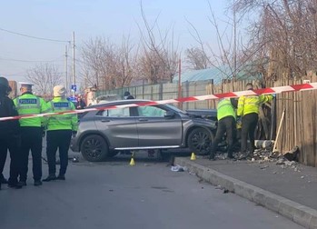 Toate airbagurile mașinii au sărit la impact.