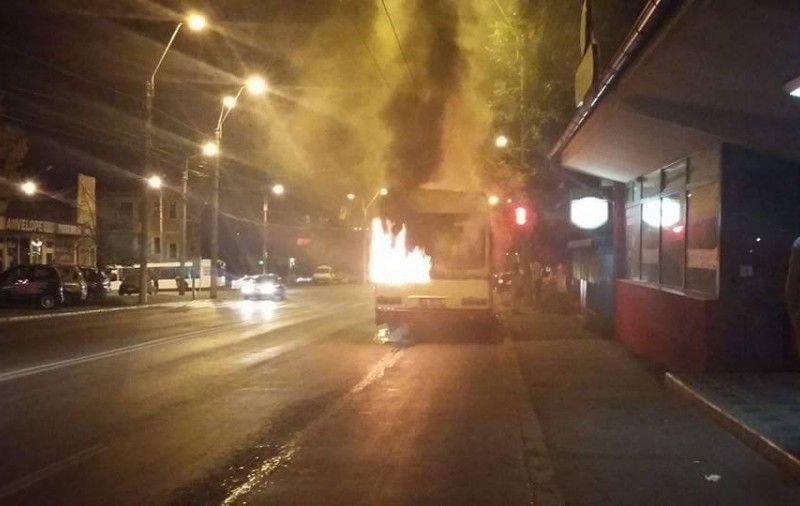 Un autobuz a luat foc în mers, la Galați. Panică în rândul călătorilor