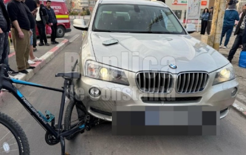 Biciclist minor lovit cu intenție de un BMW care l-a urmărit în trafic în Constanța. Doar instinctul l-a salvat