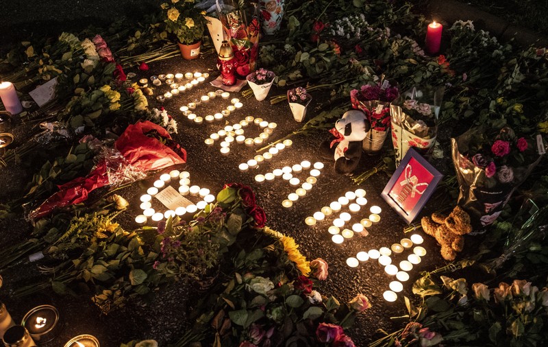 Criminalii Adrianei, o fetiță de 12 ani împușcată din greșeală în timpul unei răfuieli între bande, în Suedia, au fost condamnați pe viață
