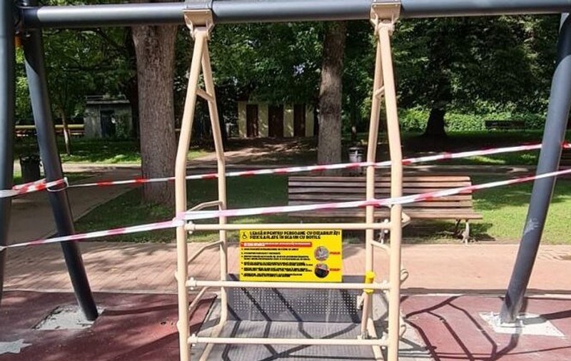 Accesul la un leagăn pentru persoanele cu dizabilităţi, blocat la Bistrița, după ce mai mulți copii s-au rănit