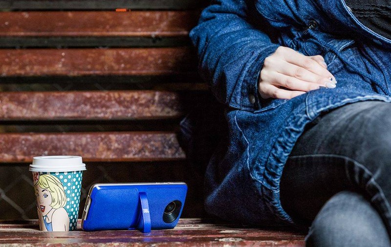 VIDEO | Motorola ironizează un filmuleț în care Samsung face bășcălie de Apple