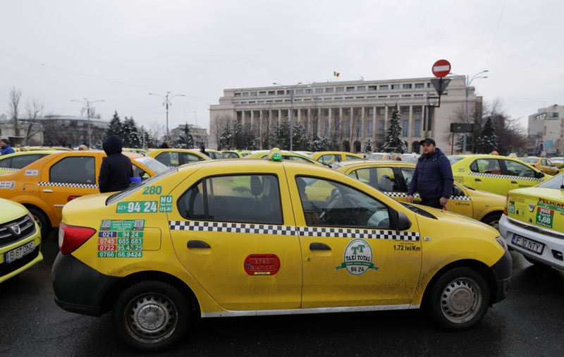 Taximetriștii amână protestul de joi din Piața Victoriei, după întâlnirea de azi cu ministrul Transporturilor