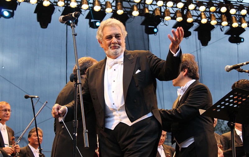 Placido Domingo a demisionat de la conducerea Operei din Los Angeles din cauza scandalului de hărțuire sexuală