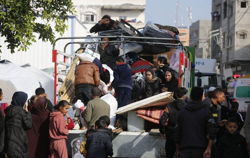 Tot mai mulți locuitori din sudul Fâșiei Gaza fug din calea războiului la Rafah, oraș devenit „o oală sub presiune a disperării”, avertizează ONU