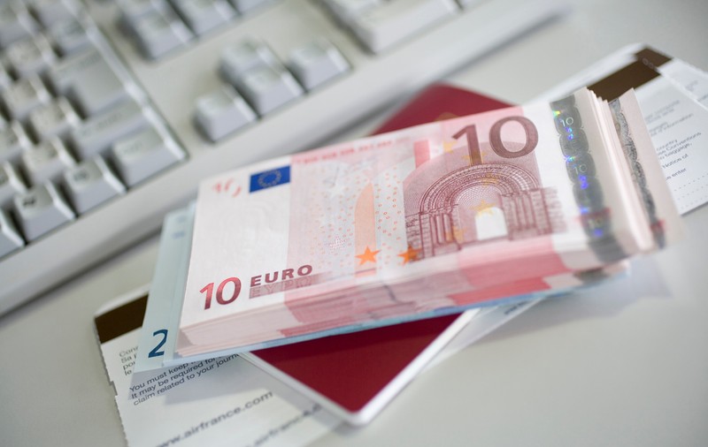 Ce avere are șeful Vămii București, Paul Petrof, reținut de DNA pentru că a cerut mită 50.000 de euro
