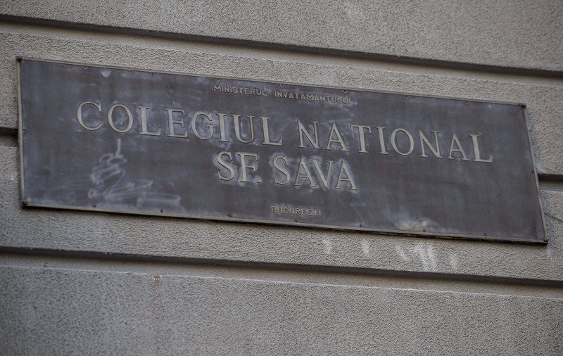 Profesor de la Colegiul Sfântul Sava din București, reţinut sub acuzația că a violat un elev și a agresat sexual un altul. Reacţia Ministerului Educaţiei