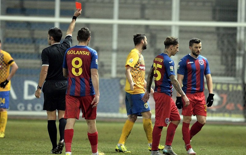 Liga 1, etapa a 23-a. Petrolul - ASA Tg. Mureş 0-1. Gorobsov, eroul mureşenilor. Gazdele au jucat în 9 din minutul 74! Stoichiţă, ultimul meci. Portarul Pecanha pleacă de la ”lupi”