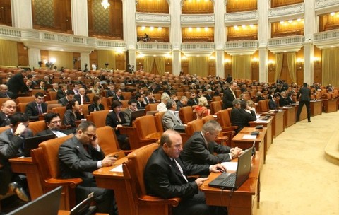 AUR are în sondaje aproape cât PSD, PNL și USR la un loc: cum ar vota românii la alegerile parlamentare