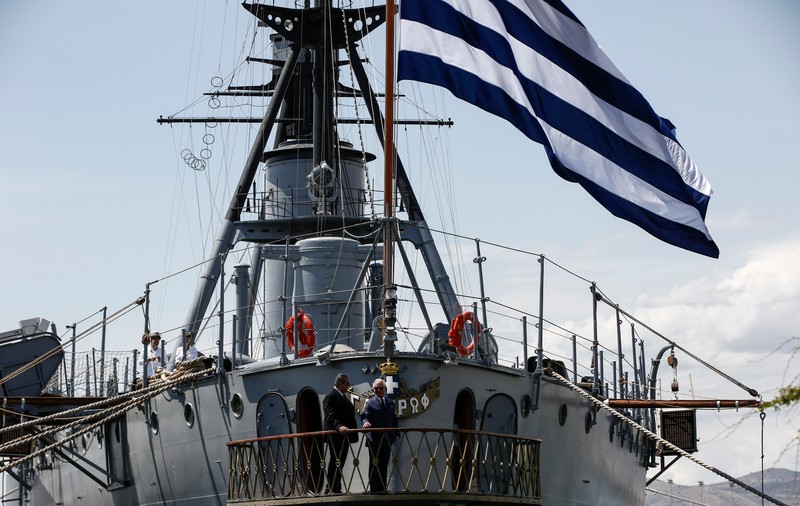 Doi britanici au fost arestați pentru spionaj, în Grecia, după ce au fotografiat mai multe nave militare