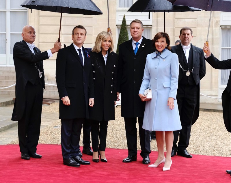 FOTO | Klaus și Carmen Iohannis, alături de Emmanuel și Brigitte Macron la Palatul Elysee