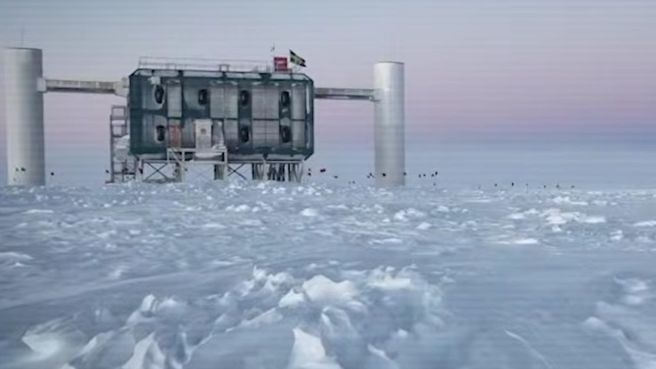 Descoperirea „fantomelor cosmice” din Antarctica a fost răsplătită cu Premiul Nobel pentru Fizică. Sursă foto: Captură video/ Youtube.
