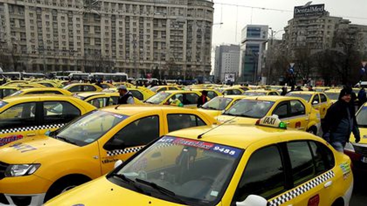 Promisiuni pentru taximetriști după discuțiile de la Ministerul Transporturilor: cei fără autorizație, amendați pe loc