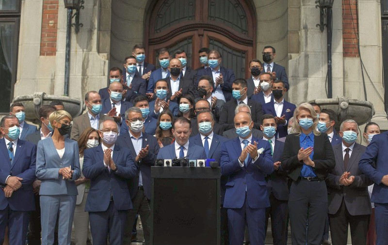 Peste 60 de lideri PNL îi cer socoteală lui Orban: E dezonorant să susţină campania de linşaj public a premierului