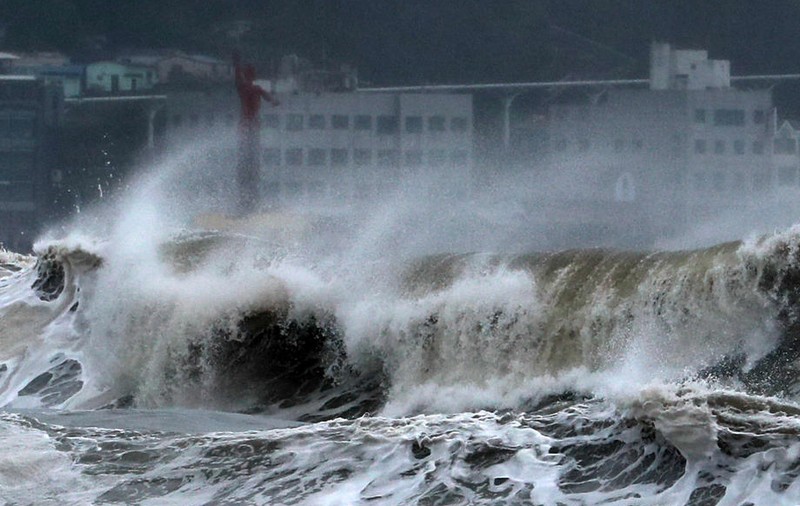 Zonele de coastă din Filipine sunt evacuate, în timp ce taifunul Noru se apropie de insulă