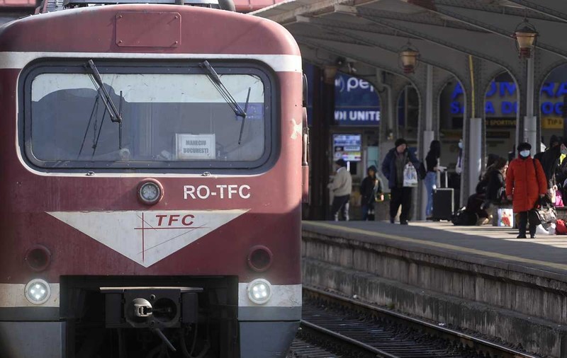 Întârziere de trei ore pentru un tren de pasageri pe ruta Cluj - București. Cum explică CFR
