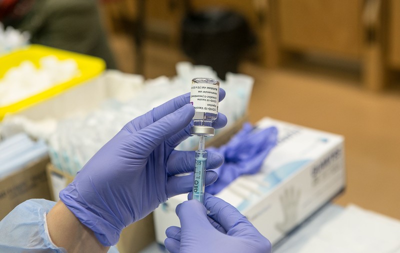 De astăzi, vaccinarea cu AstraZeneca se poate face și fără programare