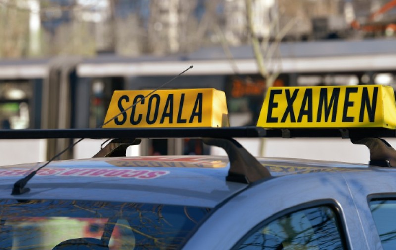 Șoferii români care pot obține o nouă categorie pe permisul de conducere fără să mai dea sala