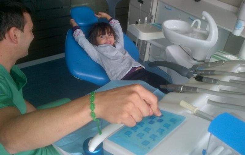 Ce fericită e fetiţa lui Adrian Cristea, LA DENTIST! | FOTO