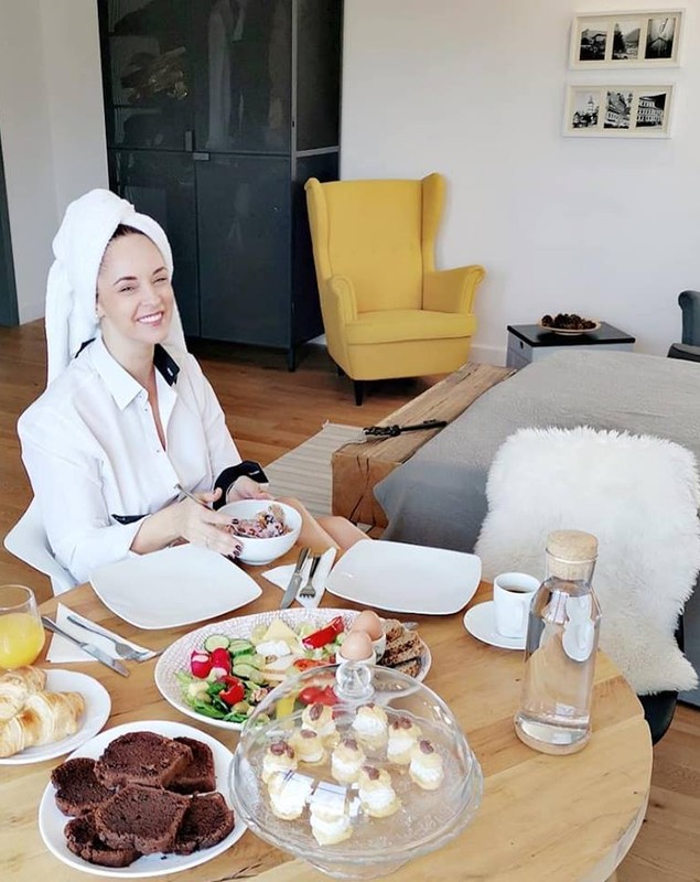 Andreea Marin, surprinsă goală în pat. Vedeta arată perfect la 44 de ani