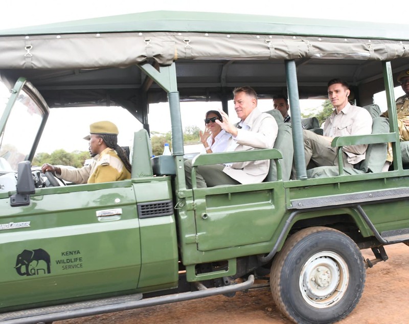 LIBERTATEA A AJUNS ÎN CAPUL VERDE. După aproape 200 de ani, știm cât a costat călătoria lui Darwin în jurul lumii, dar nu știm cât a costat expediția lui Iohannis în Africa