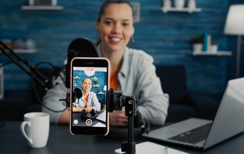 Se cheamă „influenceri” pentru un motiv - reușesc să influențeze tinerii inclusiv în ceea ce privește deciziile importante din viață