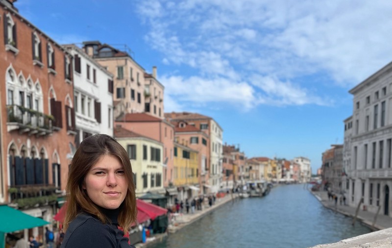 Cine este Corina Buzățoiu, sportiva care a izbucnit în lacrimi după ce era să se răstoarne cu sania, la Jocurile Olimpice de iarnă 2026