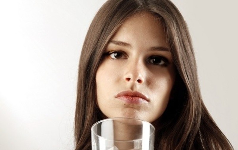 Fitness şi dietă: De ce te îngraşă alcoolul?