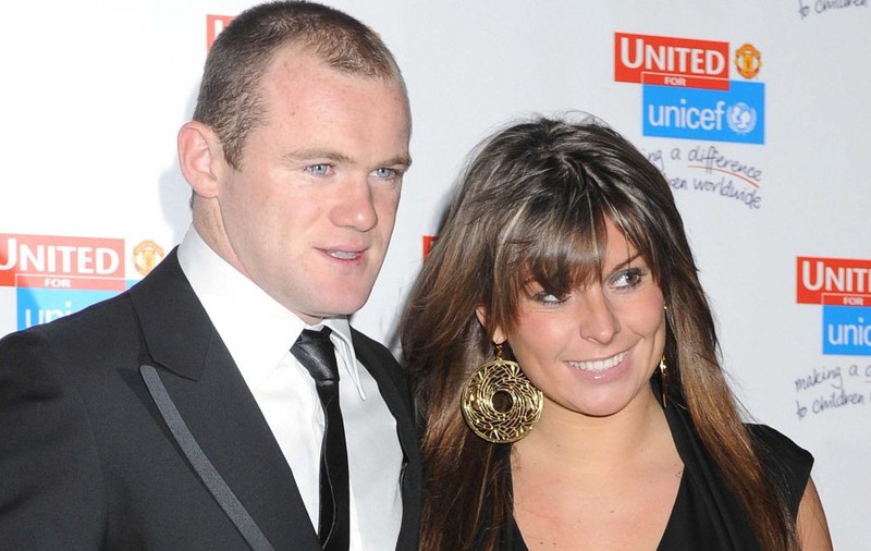Mariajul lui Wayne Rooney "atârnă de un fir de ață" după ce fotbalistul a petrecut în oraș alături de o barmaniță. Decizia luată de soția lui