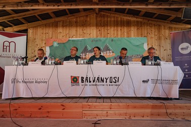 Zsolt Németh (al doilea din stânga) este unul dintre fondatorii taberei