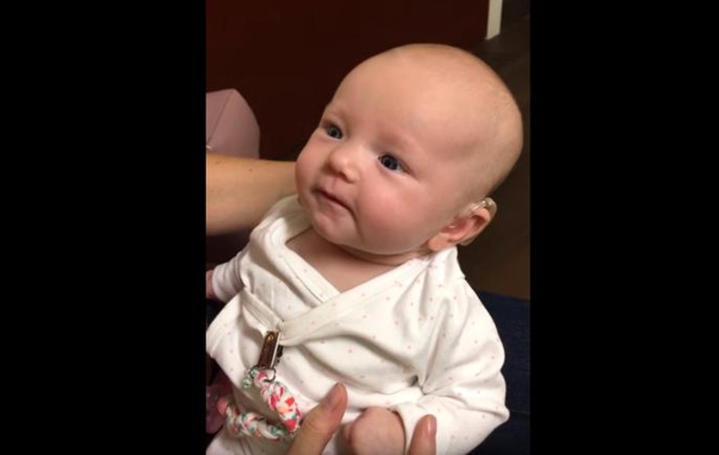 Isi aude mama cum ii spune „Te iubesc!” pentru prima oara. Reactia ei te va face sa plangi
