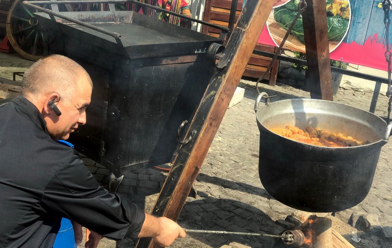 FOTO | Bucureștenii sunt poftiți la „Parada sarmalelor” în Parcul Herăstrău! Mâncarea tradițională a românului, la preț de preparat exotic