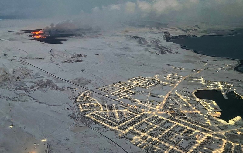 Erupţie vulcanică în sud-vestul Islandei. Oraşul Grindavik, evacuat din nou. VIDEO