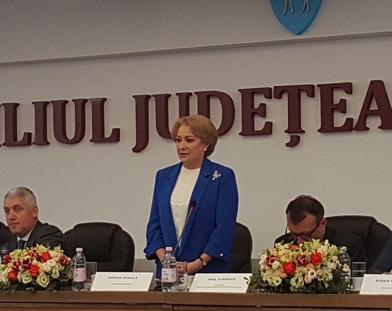 UPDATE. Premierul Viorica Dăncilă, vizită oficială în Dâmbovița; Autoritățile locale s-au plâns de starea infrastructurii și au cerut mall și stadion în Tâtrgoviște (FOTO)