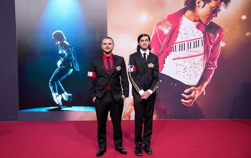 Imagini rare cu băieții lui Michael Jackson. Prince și Bigi, prezenți la premiera filmului biografic despre tatăl lor